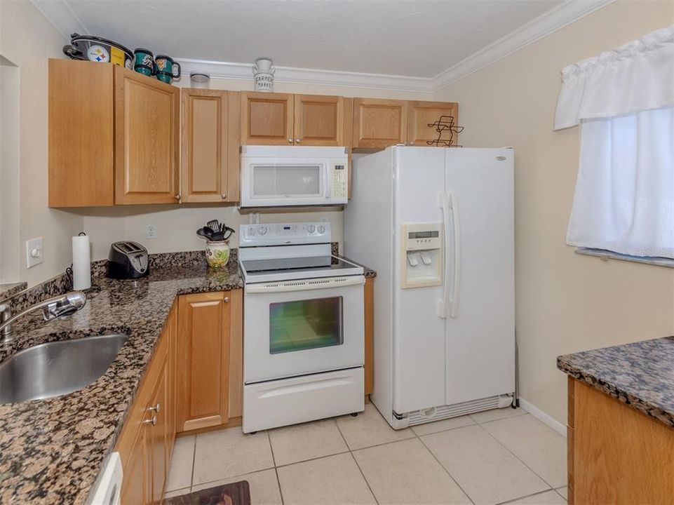 For Rent: $4,500 (2 beds, 2 baths, 909 Square Feet)