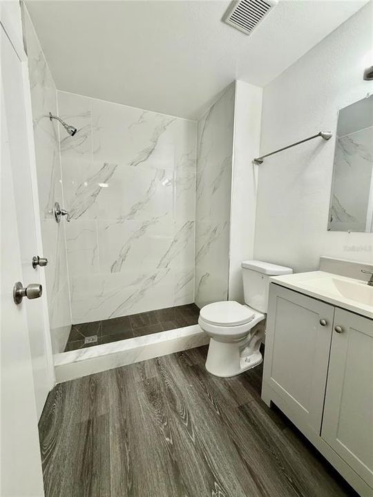 待售: $180,000 (1 贝兹, 1 浴室, 638 平方英尺)