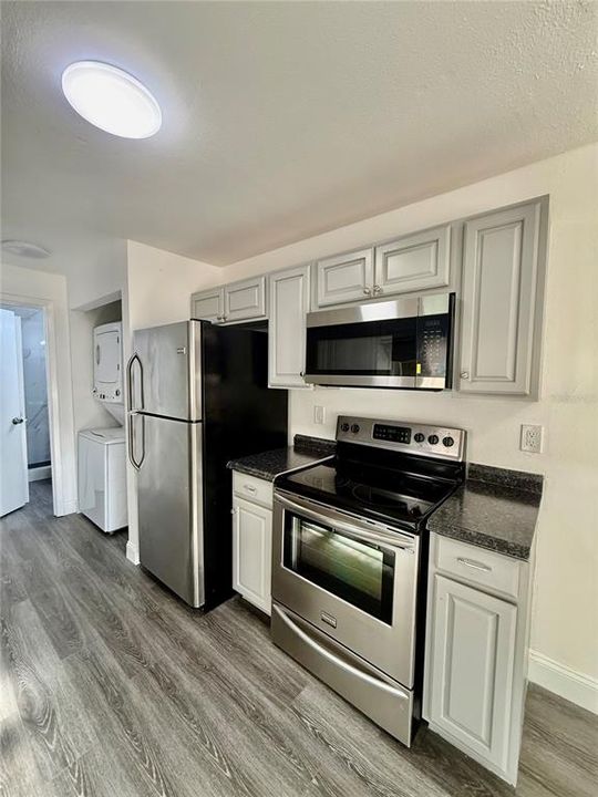 待售: $180,000 (1 贝兹, 1 浴室, 638 平方英尺)