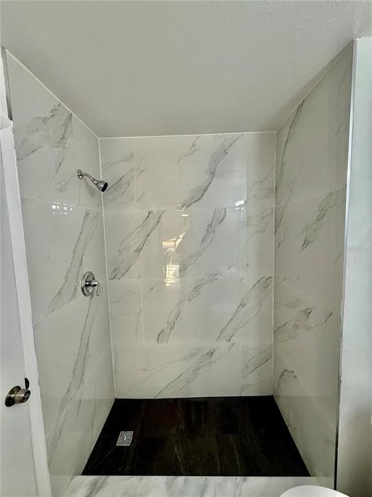 待售: $180,000 (1 贝兹, 1 浴室, 638 平方英尺)