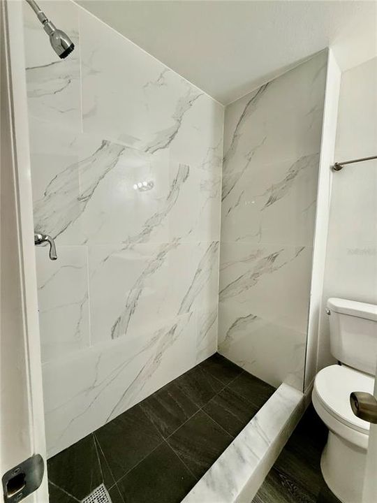 待售: $180,000 (1 贝兹, 1 浴室, 638 平方英尺)