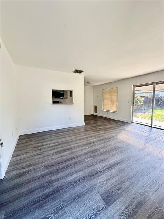 待售: $180,000 (1 贝兹, 1 浴室, 638 平方英尺)