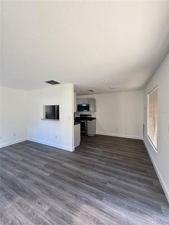 待售: $180,000 (1 贝兹, 1 浴室, 638 平方英尺)