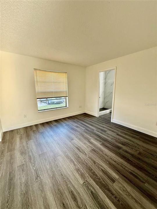 待售: $180,000 (1 贝兹, 1 浴室, 638 平方英尺)