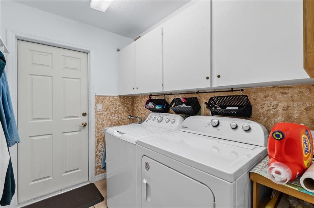 Под контрактом: $345,900 (3 спален, 2 ванн, 1462 Квадратных фут)