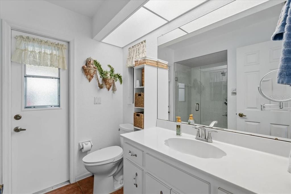 Под контрактом: $345,900 (3 спален, 2 ванн, 1462 Квадратных фут)