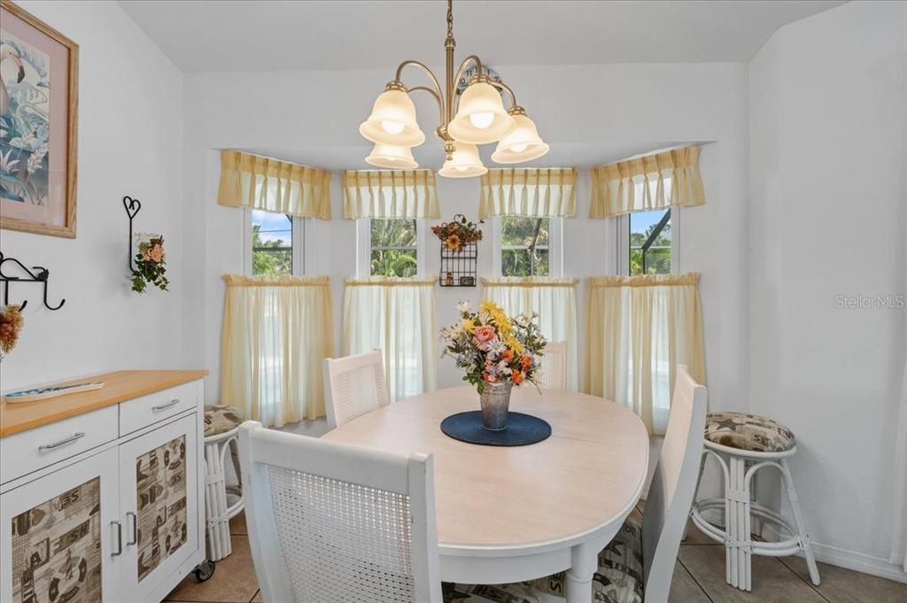 Под контрактом: $345,900 (3 спален, 2 ванн, 1462 Квадратных фут)