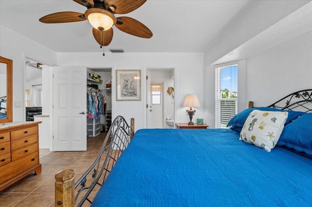 Под контрактом: $345,900 (3 спален, 2 ванн, 1462 Квадратных фут)