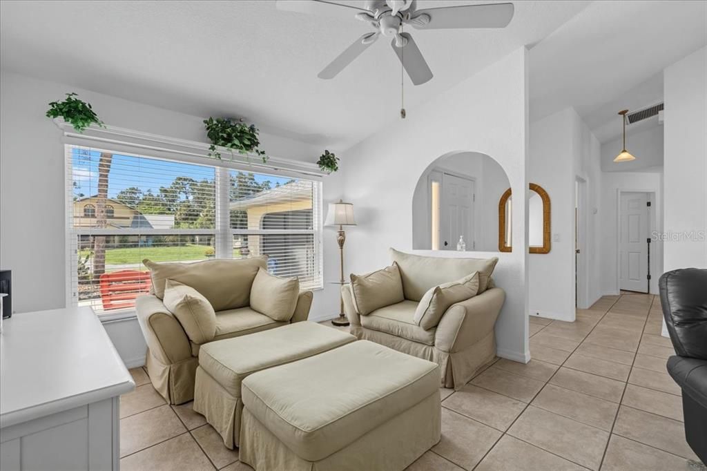 Под контрактом: $345,900 (3 спален, 2 ванн, 1462 Квадратных фут)