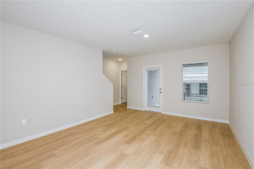 На продажу: $289,999 (3 спален, 2 ванн, 1734 Квадратных фут)