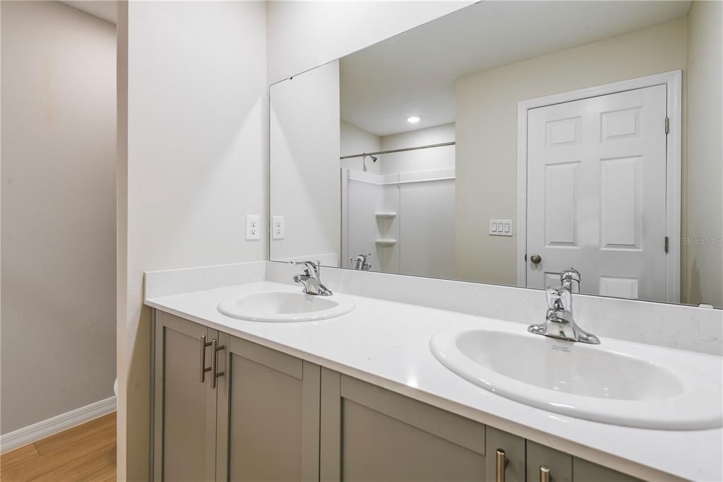 На продажу: $289,999 (3 спален, 2 ванн, 1734 Квадратных фут)