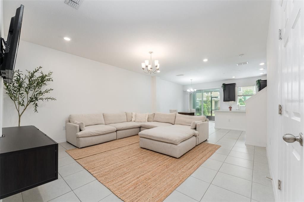 For Sale: $325,000 (3 beds, 2 baths, 1604 Square Feet)