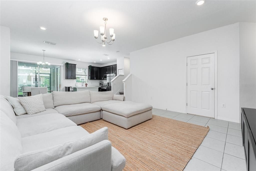 For Sale: $325,000 (3 beds, 2 baths, 1604 Square Feet)