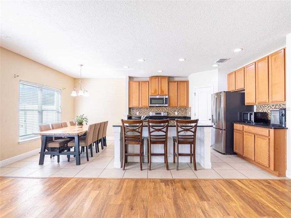 Active With Contract: $468,000 (6 beds, 4 baths, 2972 Square Feet)