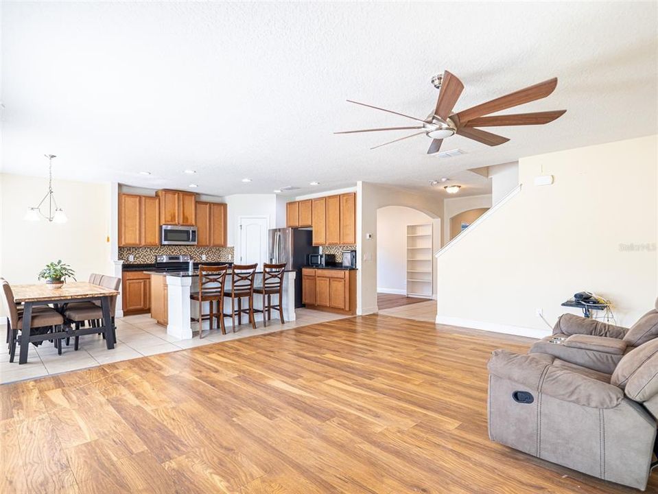 Active With Contract: $468,000 (6 beds, 4 baths, 2972 Square Feet)