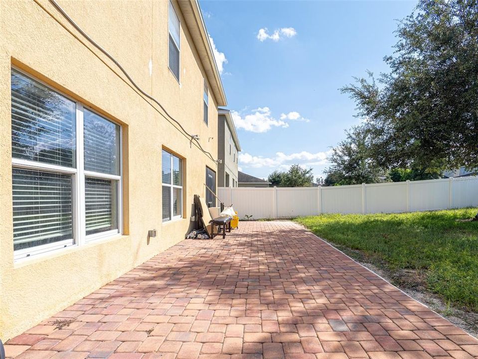 Active With Contract: $468,000 (6 beds, 4 baths, 2972 Square Feet)