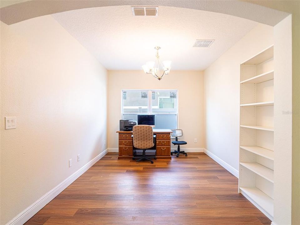 Active With Contract: $468,000 (6 beds, 4 baths, 2972 Square Feet)