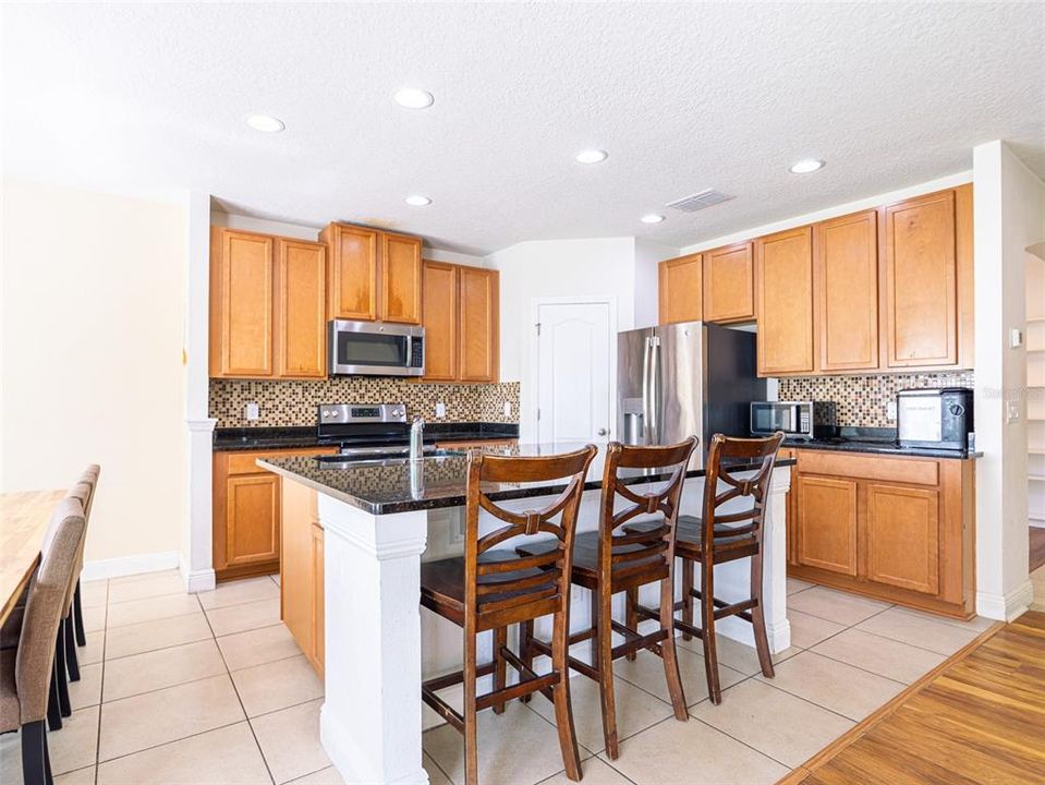 Active With Contract: $468,000 (6 beds, 4 baths, 2972 Square Feet)