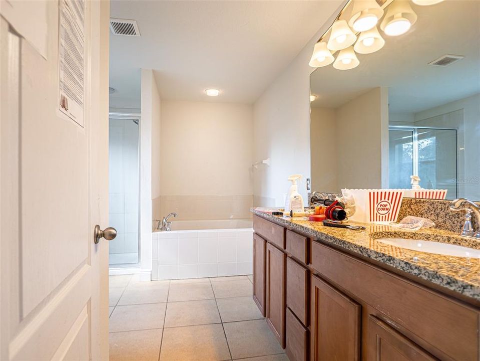 Active With Contract: $468,000 (6 beds, 4 baths, 2972 Square Feet)