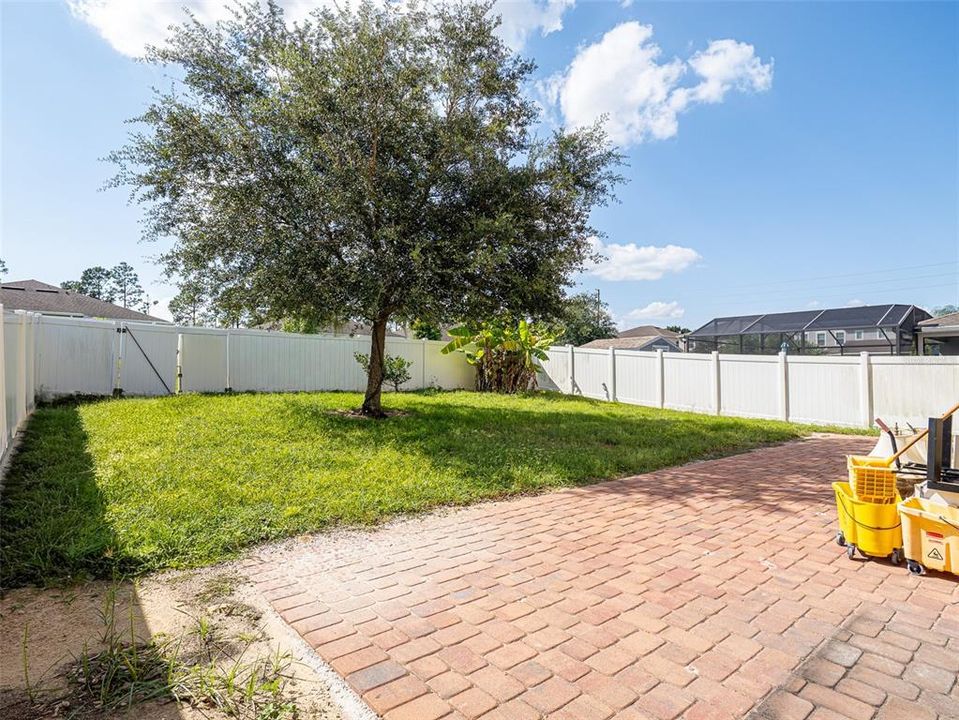 Active With Contract: $468,000 (6 beds, 4 baths, 2972 Square Feet)