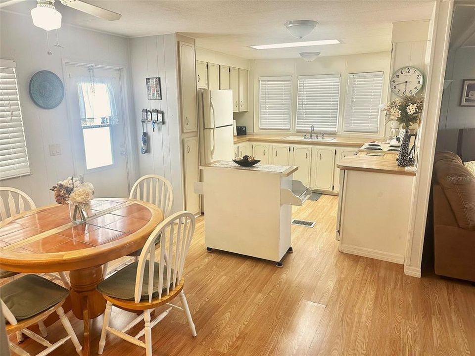 Activo con contrato: $125,000 (2 camas, 2 baños, 960 Pies cuadrados)