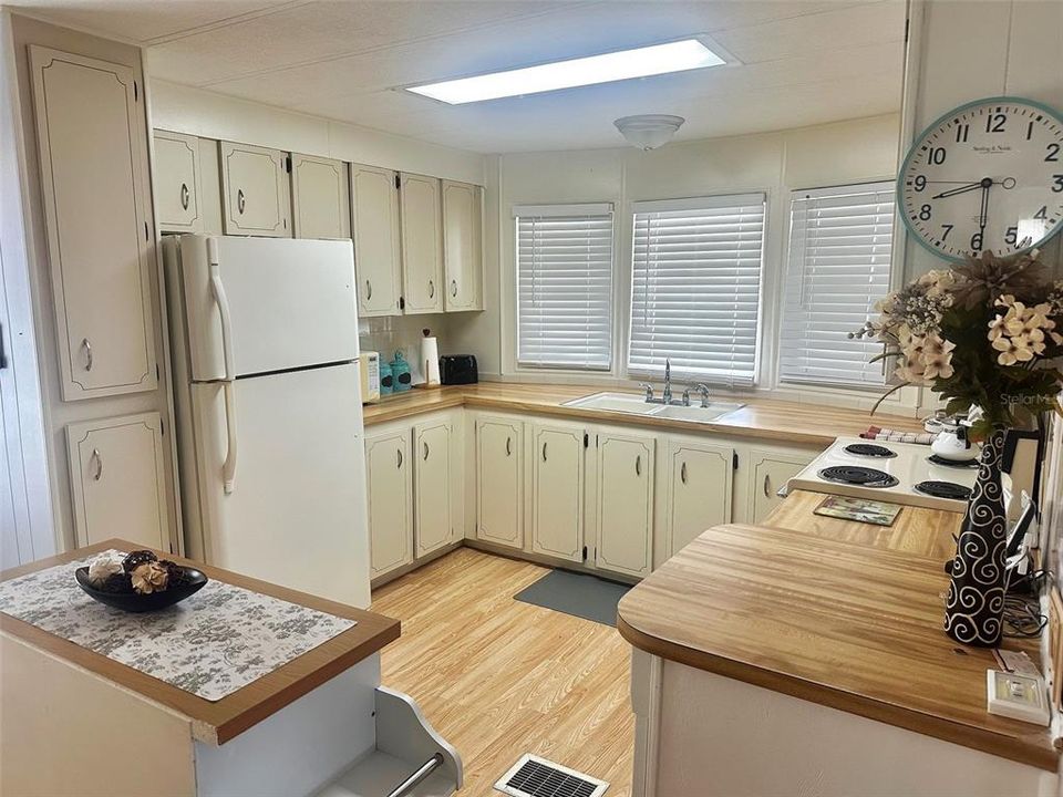 Activo con contrato: $125,000 (2 camas, 2 baños, 960 Pies cuadrados)