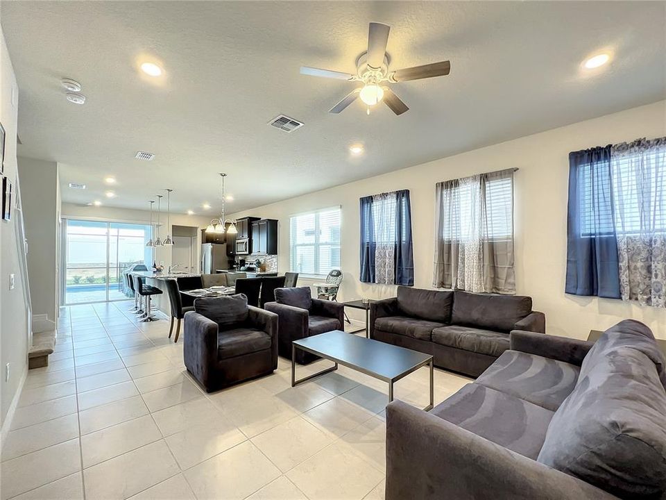 Под контрактом: $659,800 (5 спален, 4 ванн, 2622 Квадратных фут)