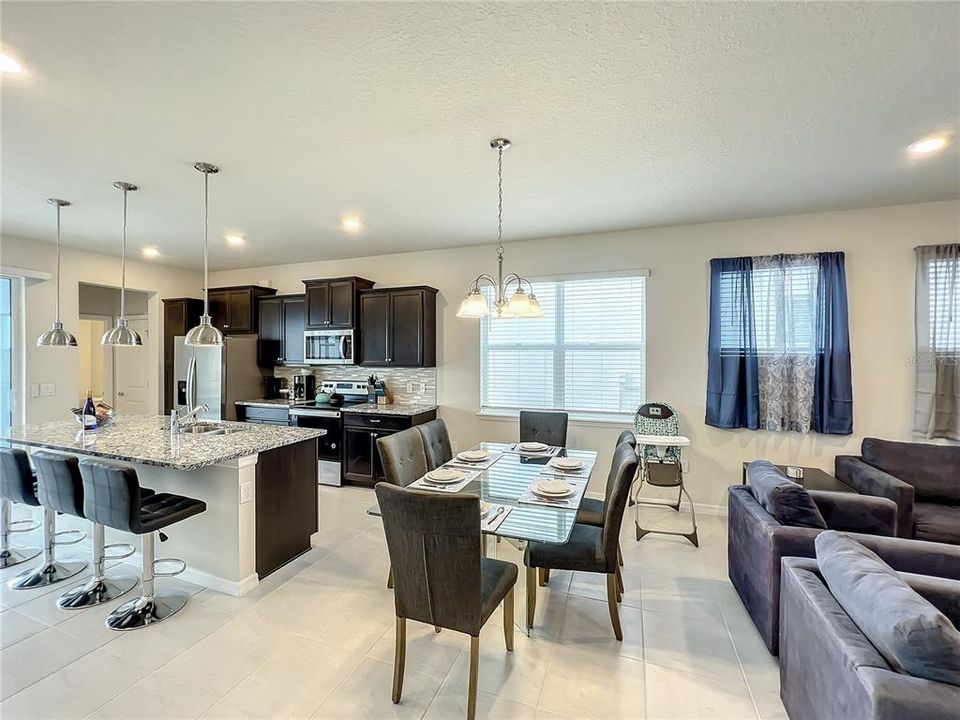 Под контрактом: $659,800 (5 спален, 4 ванн, 2622 Квадратных фут)