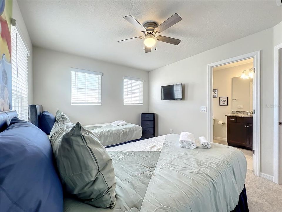 Под контрактом: $659,800 (5 спален, 4 ванн, 2622 Квадратных фут)