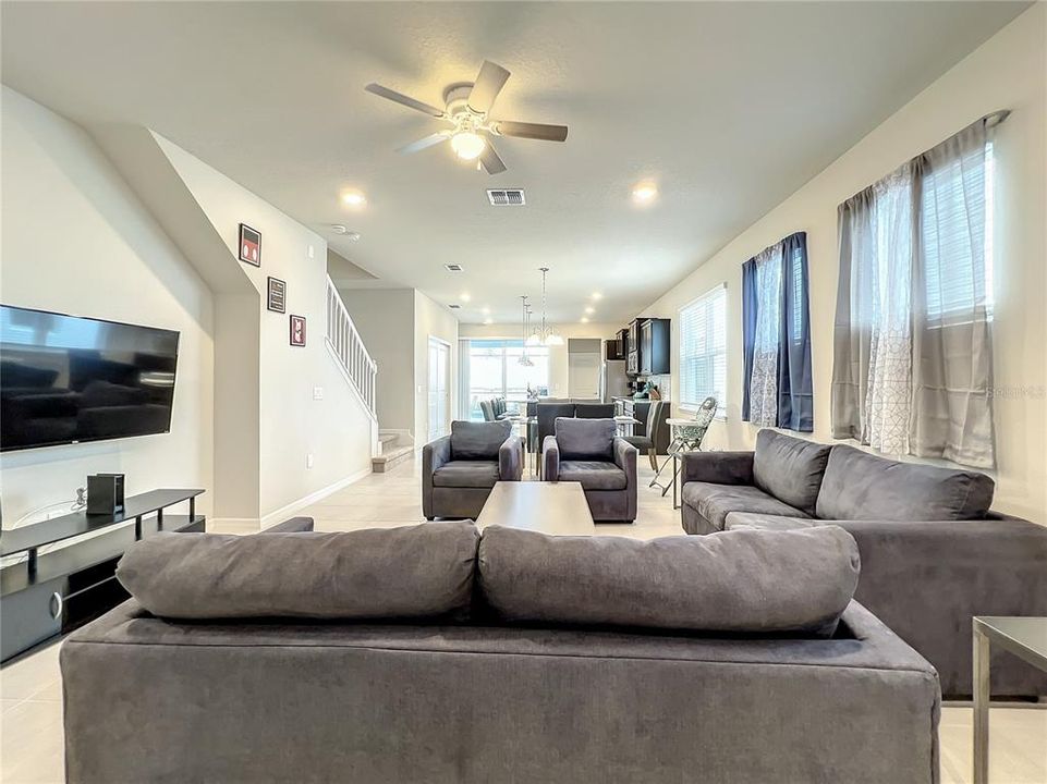 Под контрактом: $659,800 (5 спален, 4 ванн, 2622 Квадратных фут)