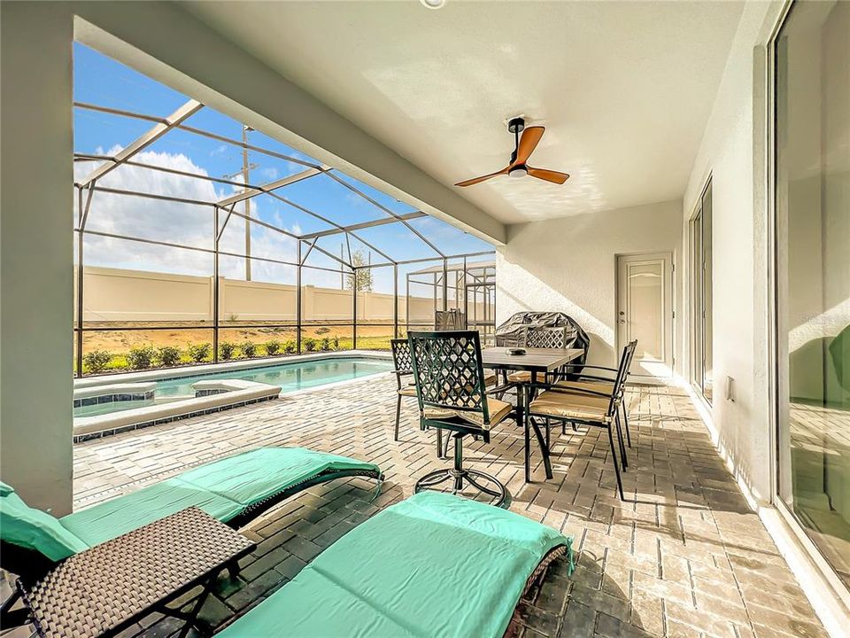 Под контрактом: $659,800 (5 спален, 4 ванн, 2622 Квадратных фут)