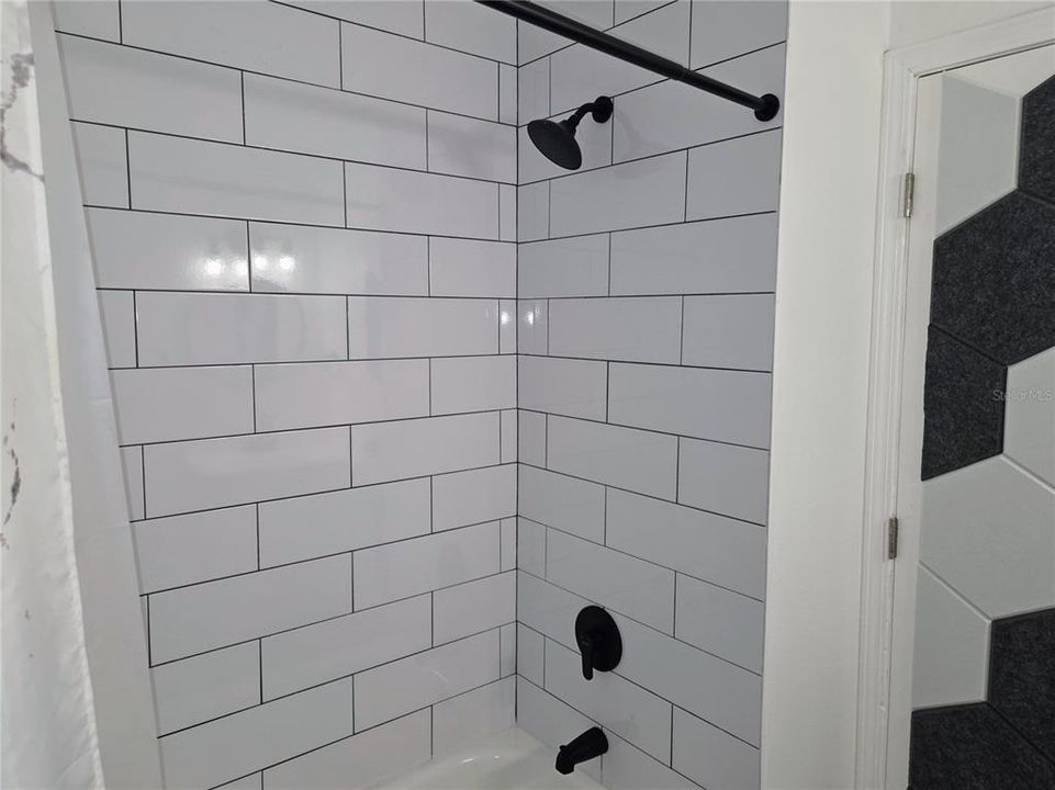 合同活跃: $2,600 (3 贝兹, 2 浴室, 1200 平方英尺)