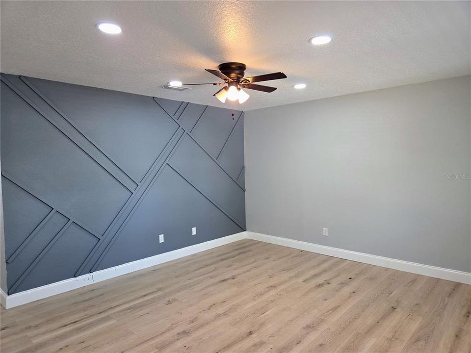 合同活跃: $2,600 (3 贝兹, 2 浴室, 1200 平方英尺)