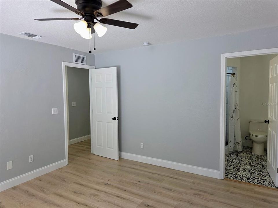 合同活跃: $2,600 (3 贝兹, 2 浴室, 1200 平方英尺)