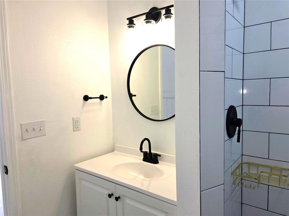 合同活跃: $2,600 (3 贝兹, 2 浴室, 1200 平方英尺)