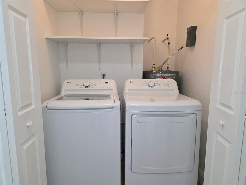 合同活跃: $2,600 (3 贝兹, 2 浴室, 1200 平方英尺)