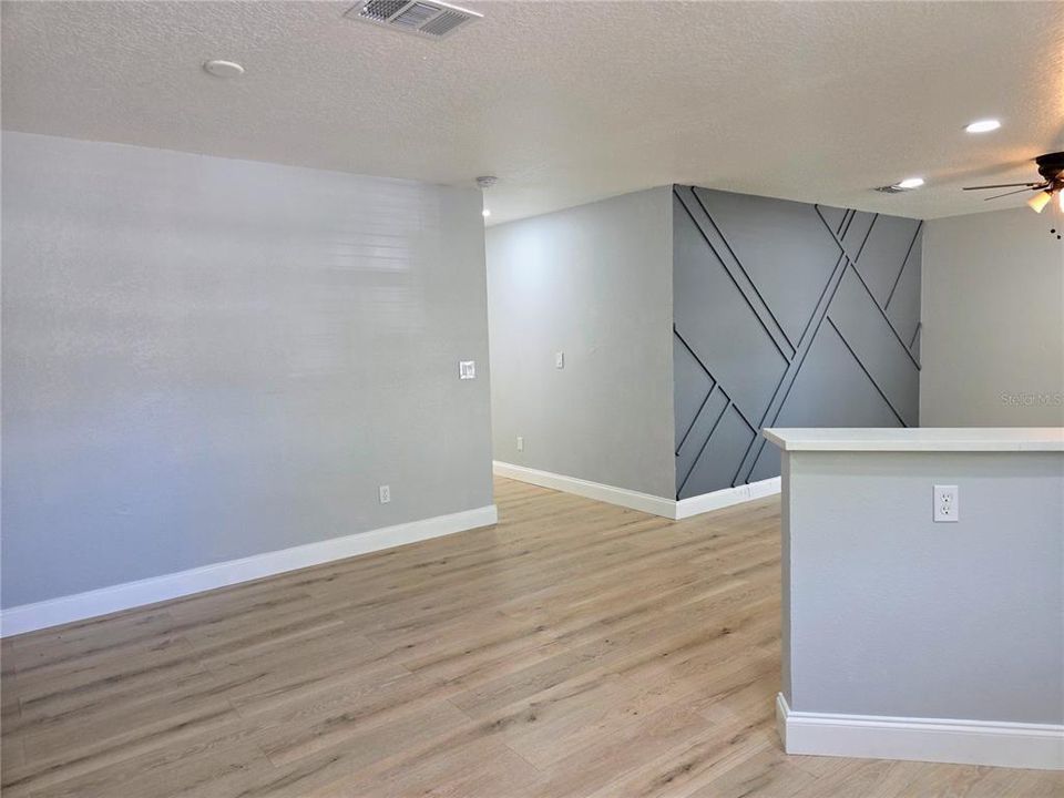 合同活跃: $2,600 (3 贝兹, 2 浴室, 1200 平方英尺)