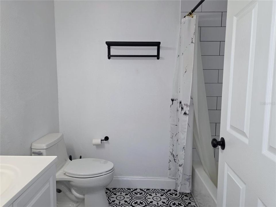 合同活跃: $2,600 (3 贝兹, 2 浴室, 1200 平方英尺)