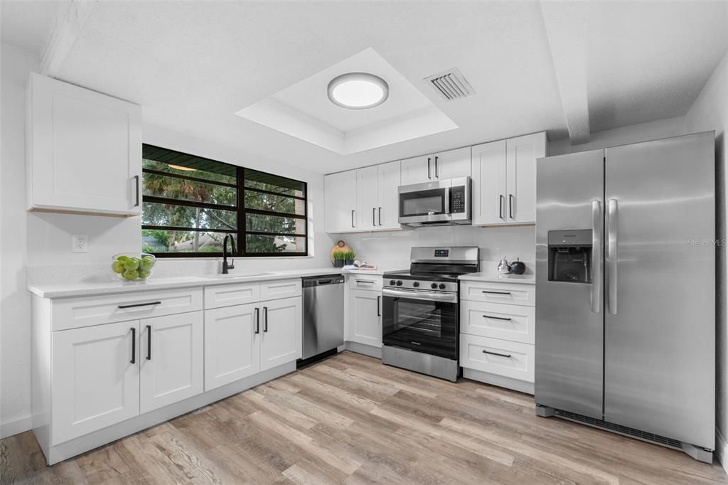 合同活跃: $365,000 (4 贝兹, 2 浴室, 1699 平方英尺)