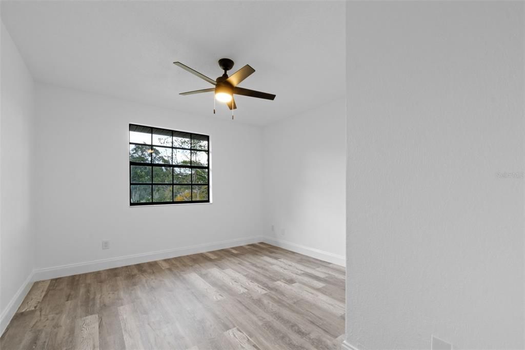 合同活跃: $365,000 (4 贝兹, 2 浴室, 1699 平方英尺)