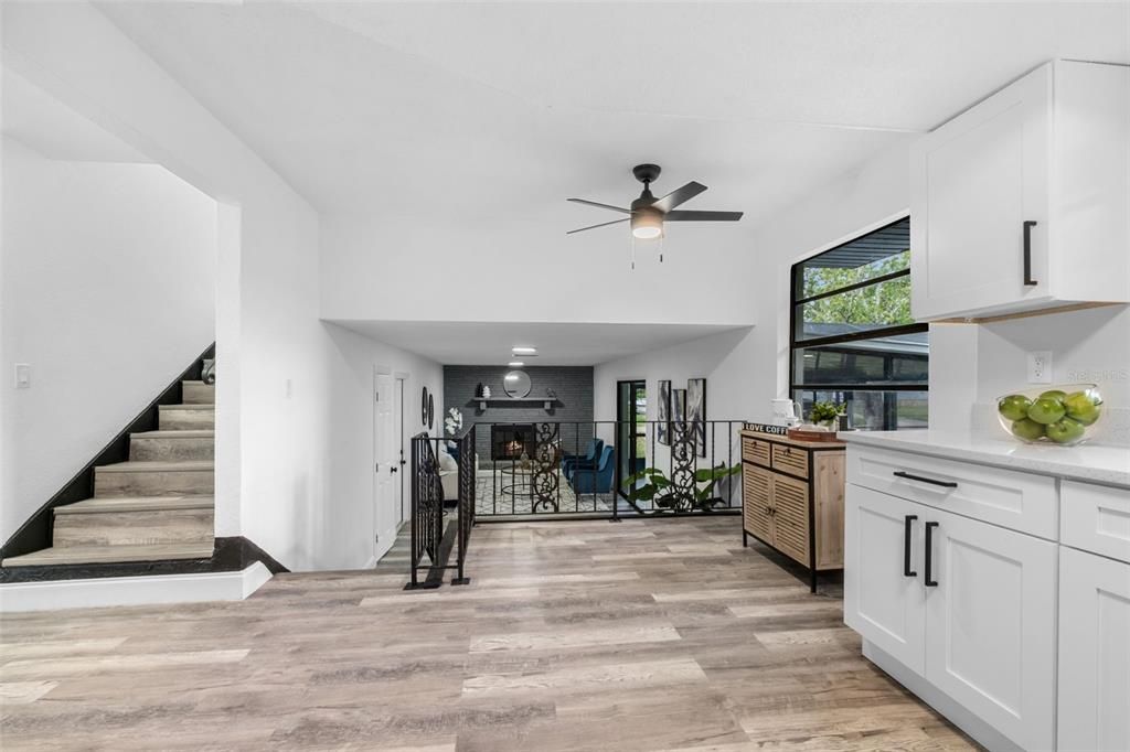 合同活跃: $365,000 (4 贝兹, 2 浴室, 1699 平方英尺)