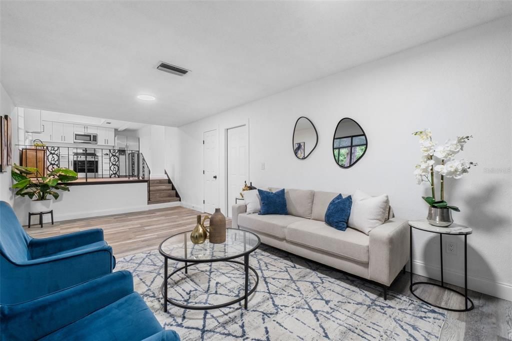 合同活跃: $365,000 (4 贝兹, 2 浴室, 1699 平方英尺)