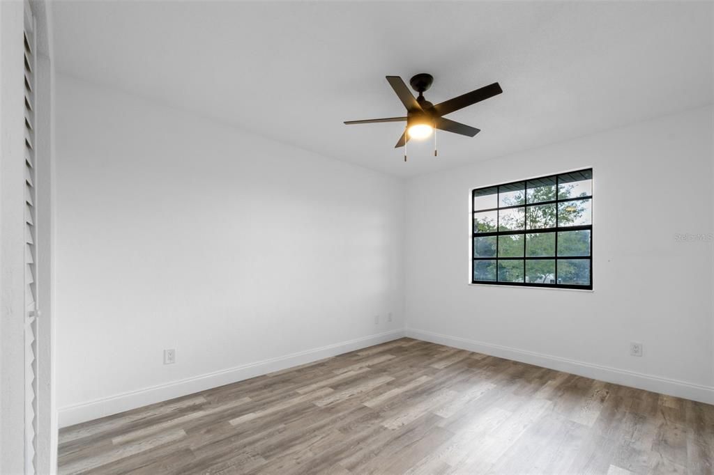 合同活跃: $365,000 (4 贝兹, 2 浴室, 1699 平方英尺)