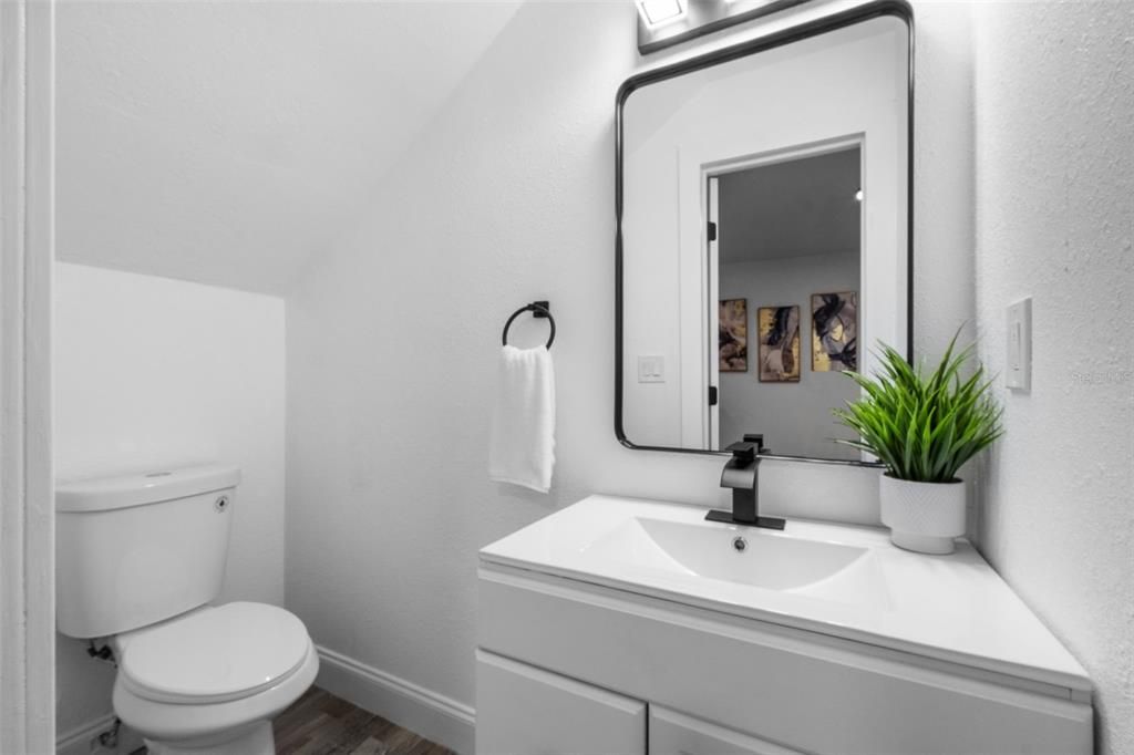 合同活跃: $365,000 (4 贝兹, 2 浴室, 1699 平方英尺)