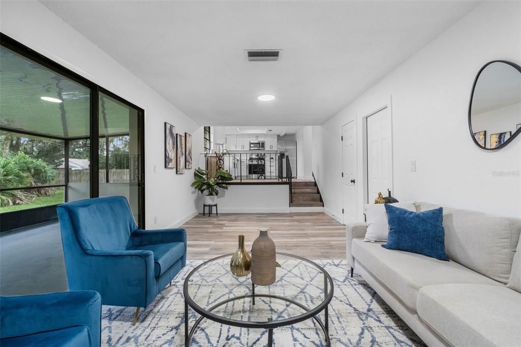 合同活跃: $365,000 (4 贝兹, 2 浴室, 1699 平方英尺)