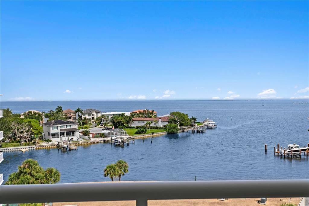 For Sale: $1,125,000 (2 beds, 2 baths, 1711 Square Feet)