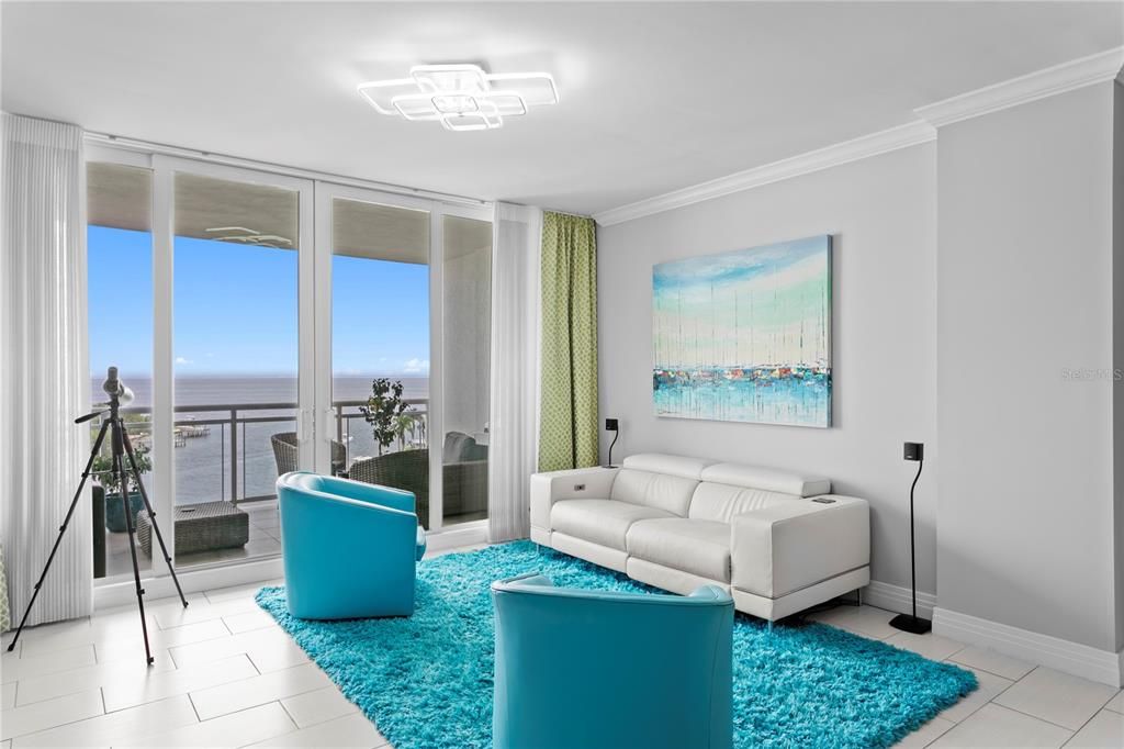 For Sale: $1,125,000 (2 beds, 2 baths, 1711 Square Feet)