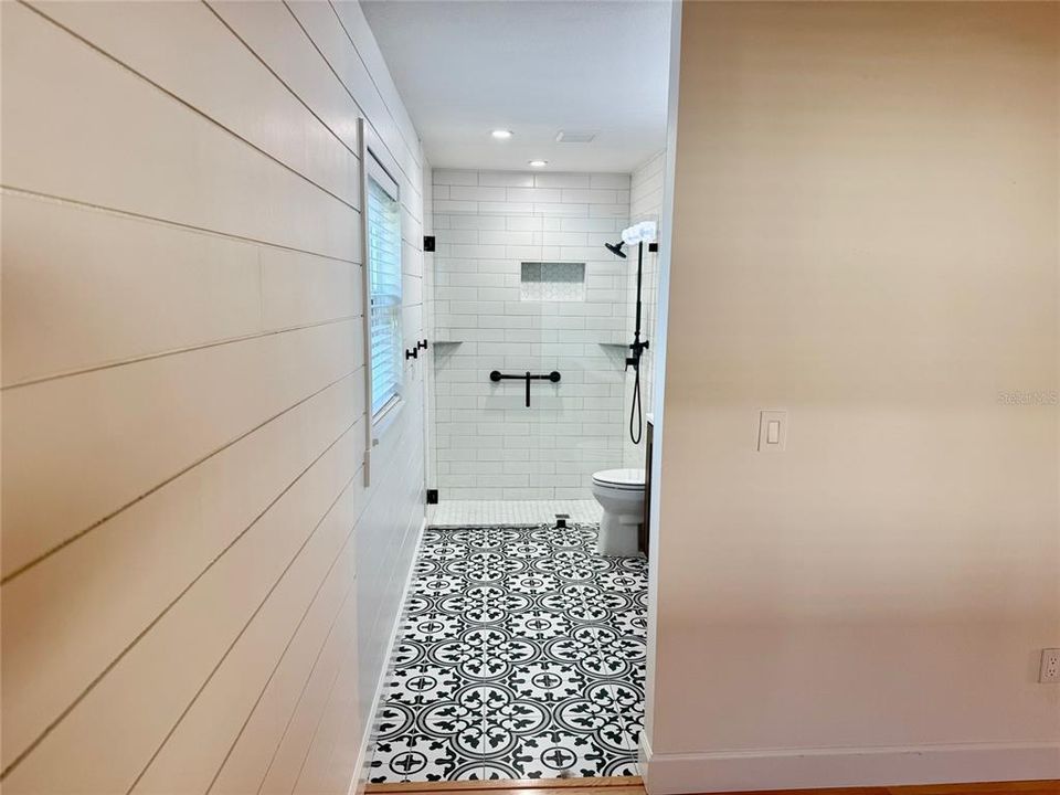 Под контрактом: $515,000 (4 спален, 2 ванн, 2053 Квадратных фут)