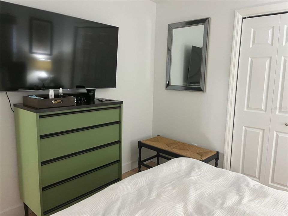 Под контрактом: $515,000 (4 спален, 2 ванн, 2053 Квадратных фут)