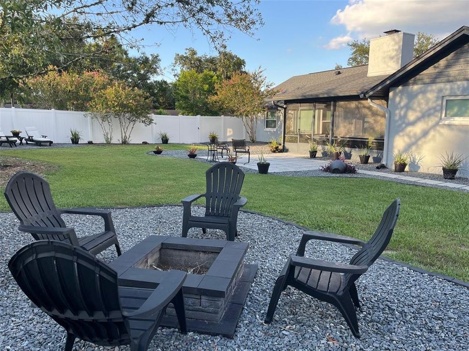 Под контрактом: $515,000 (4 спален, 2 ванн, 2053 Квадратных фут)